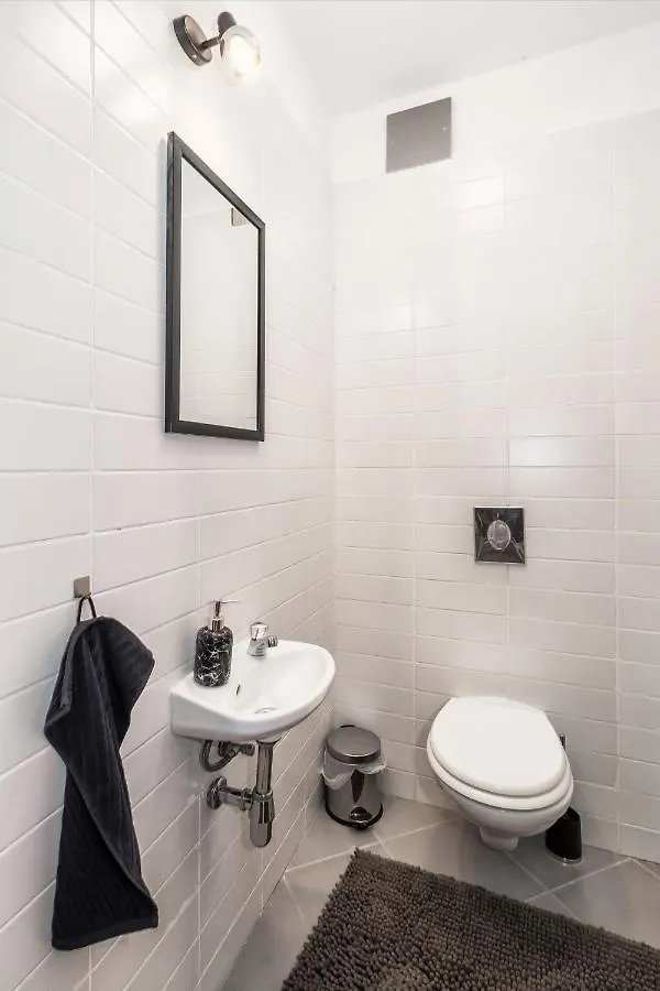 Airy 2-Br Apt W/ Open Layout & Modern Design Apartment Split