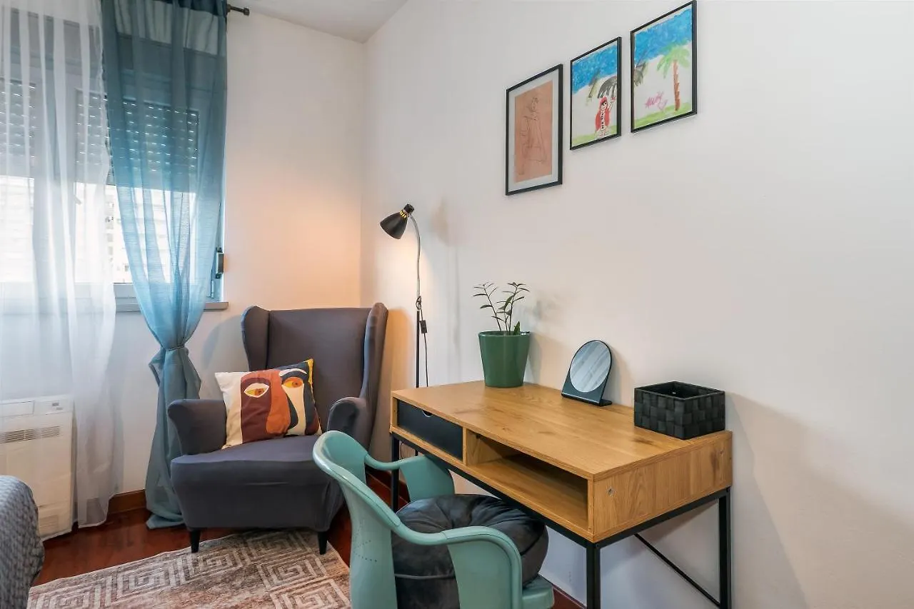 Airy 2-Br Apt W/ Open Layout & Modern Design Apartment Split