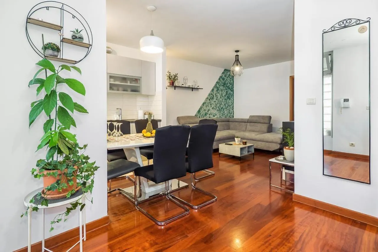 Airy 2-Br Apt W/ Open Layout & Modern Design contacts