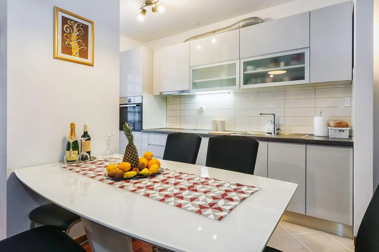 Airy 2-Br Apt W/ Open Layout & Modern Design Apartment Split Croatia