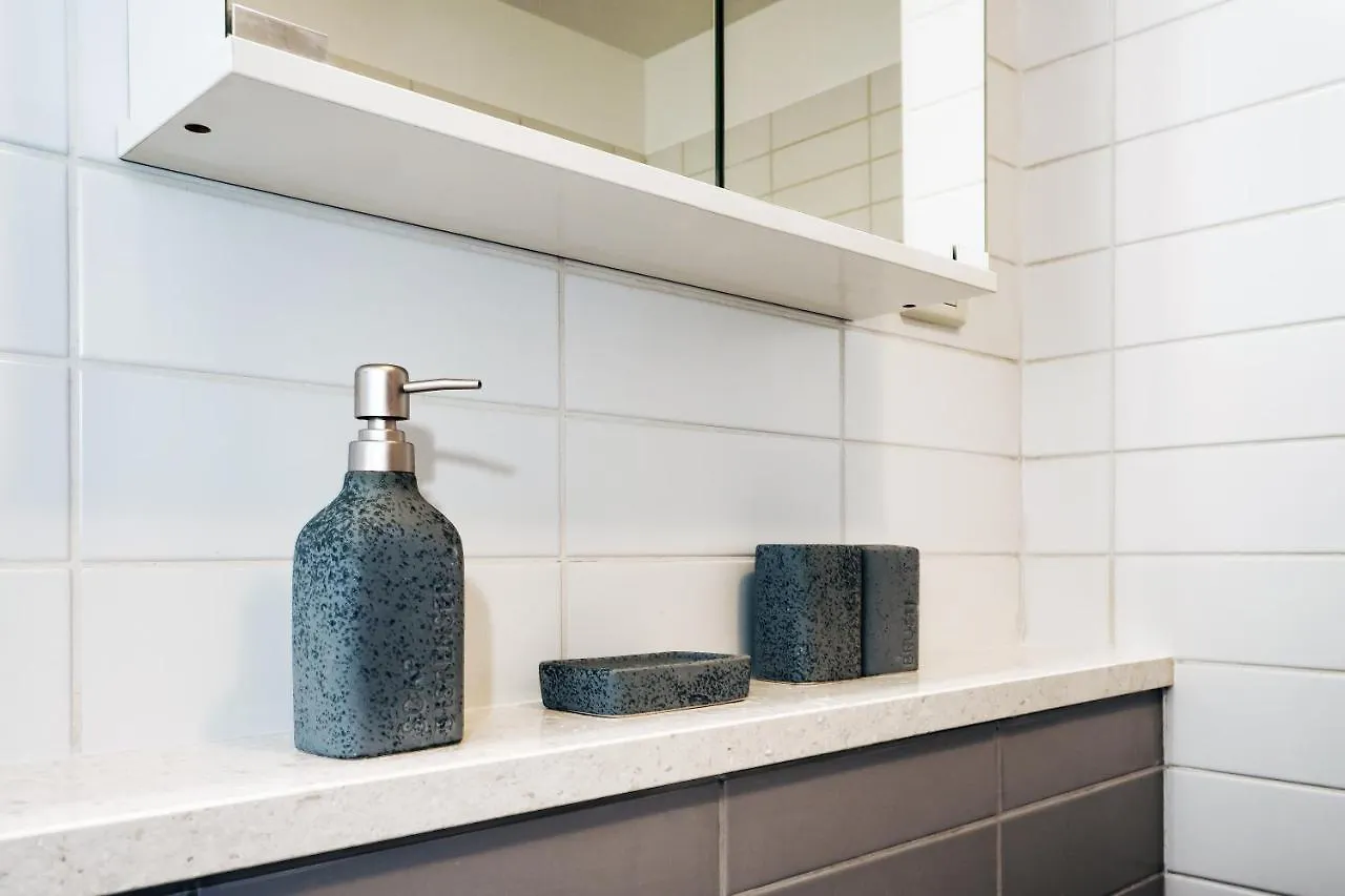 Airy 2-Br Apt W/ Open Layout & Modern Design Apartment Split