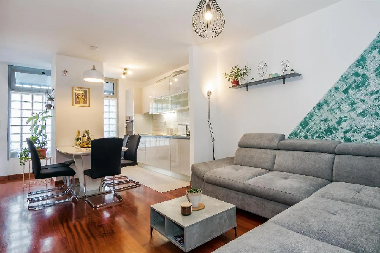 شقة Airy 2-Br Apt W/ Open Layout & Modern Design سبليت 0*,  كرواتيا