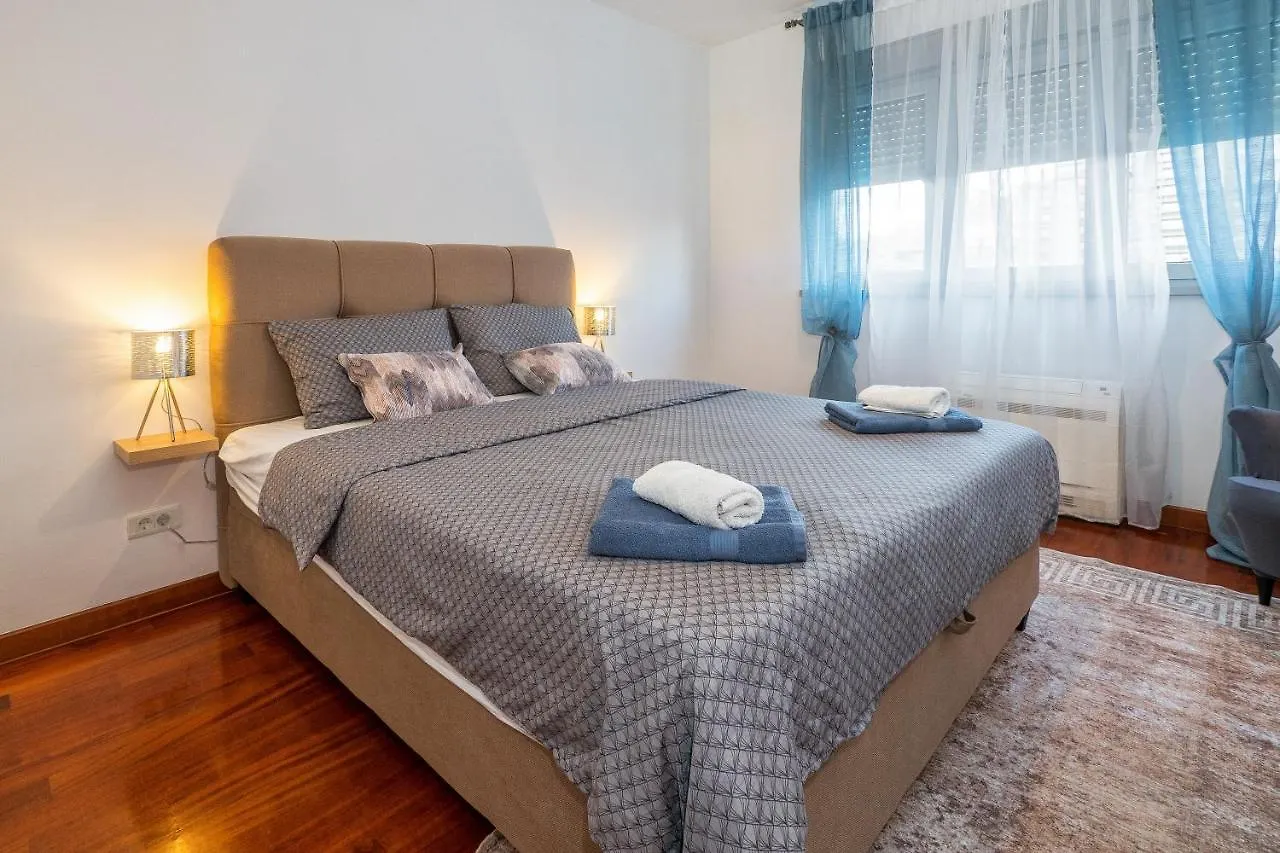 شقة Airy 2-Br Apt W/ Open Layout & Modern Design سبليت