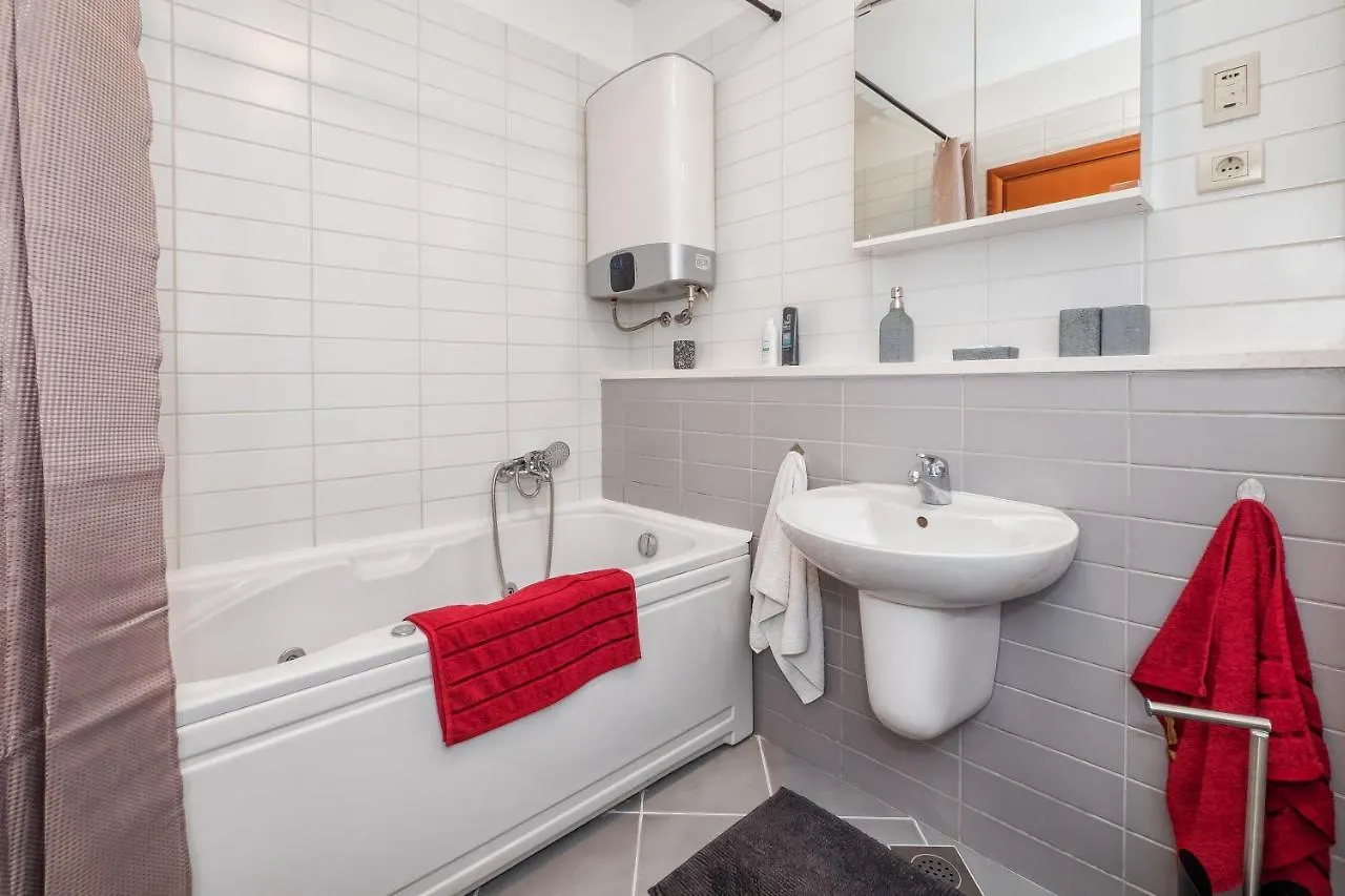 شقة Airy 2-Br Apt W/ Open Layout & Modern Design سبليت كرواتيا