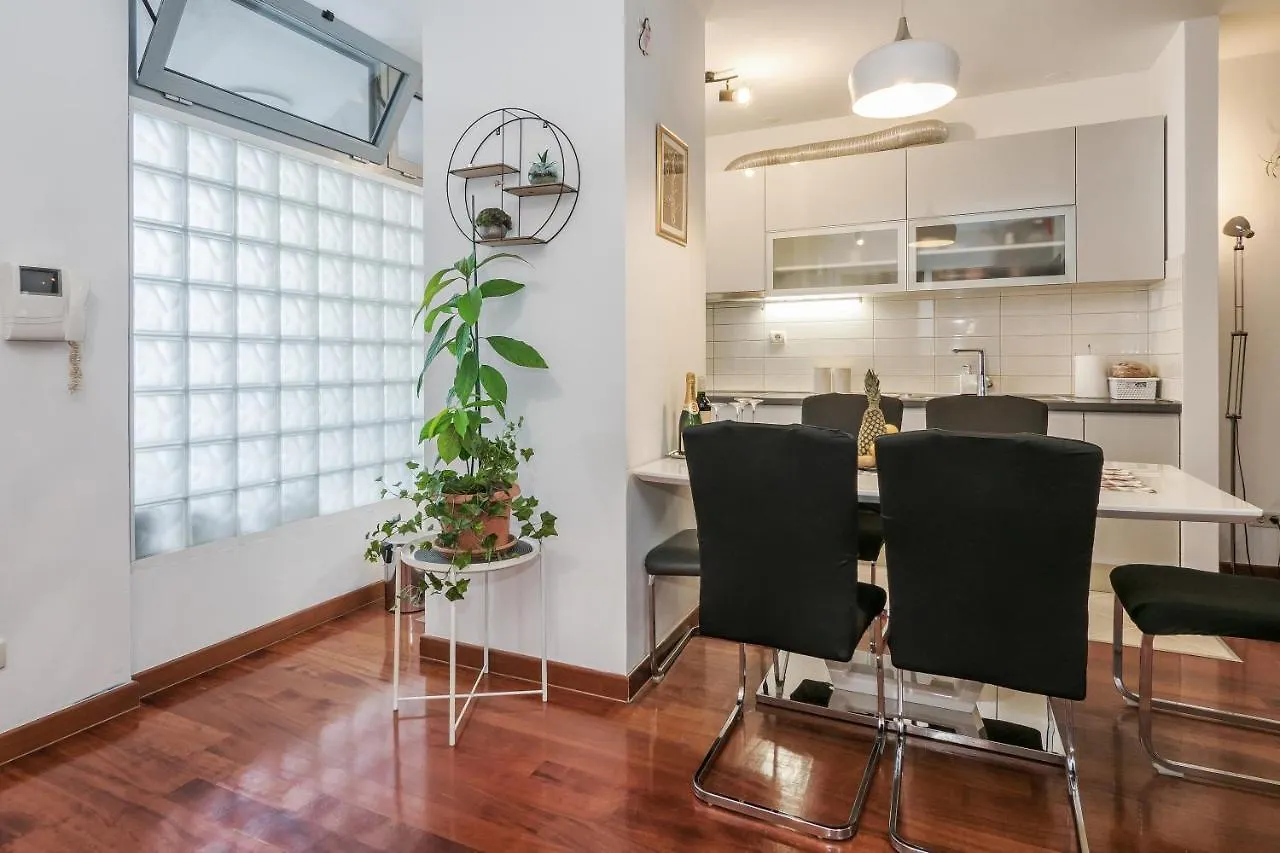 شقة Airy 2-Br Apt W/ Open Layout & Modern Design سبليت كرواتيا